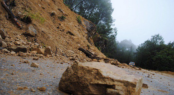 Mueren dos personas por alud en Hidalgo