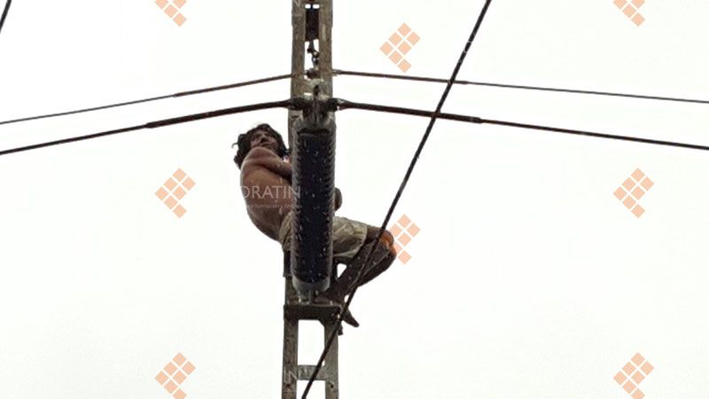 Bomberos rescatan a individuo que se subió a torre de alta tensión en Oaxaca - ho3