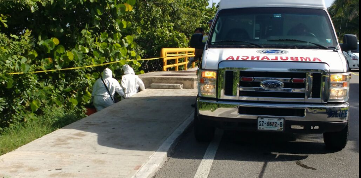 Encuentran a hombre colgado en la zona hotelera de Cancún