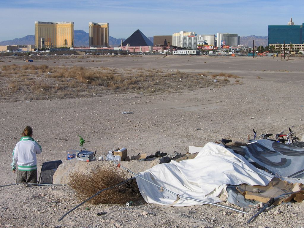 El lado oscuro y decadente de Las Vegas - homeless-strip