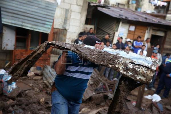 Deslizamiento por lluvias deja 10 muertos en Guatemala - imagen
