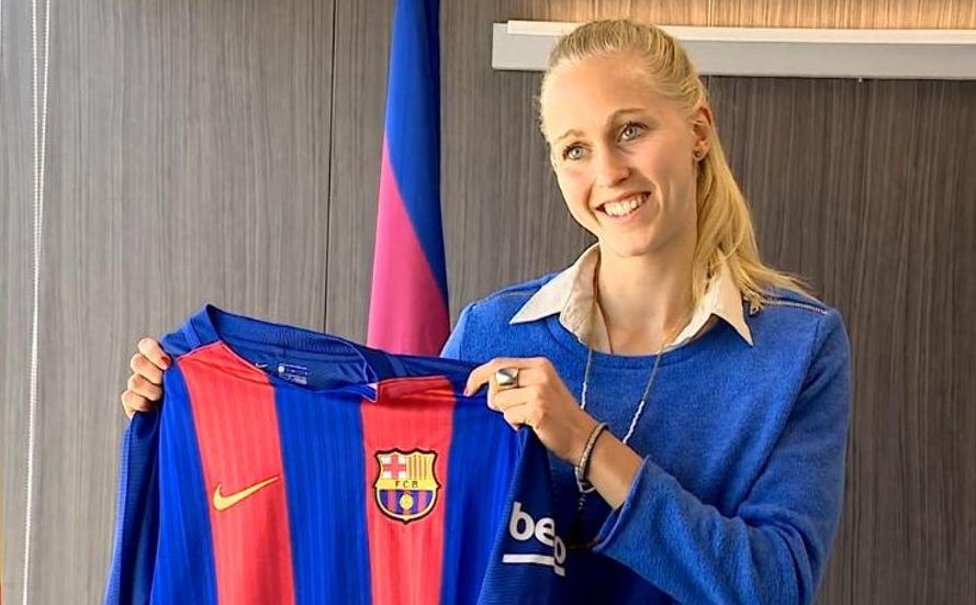 El FC Barcelona ‘firma’ a Ronaldinho - img_tguillen_20160708-190139_imagenes_md_otras_fuentes_line-kr6-U403061207001dBB-980x554@MundoDeportivo-Web-e1472832209513