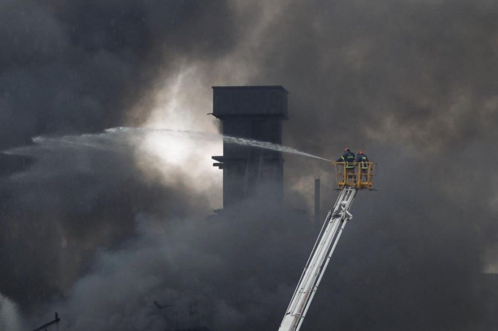 Explosión en fábrica de Bangladesh deja 23 muertos - incendio-bangladesh-abc-news-3-1024x682