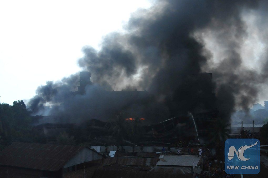 Explosión en fábrica de Bangladesh deja 23 muertos - incendio-bangladesh-xinhua-2