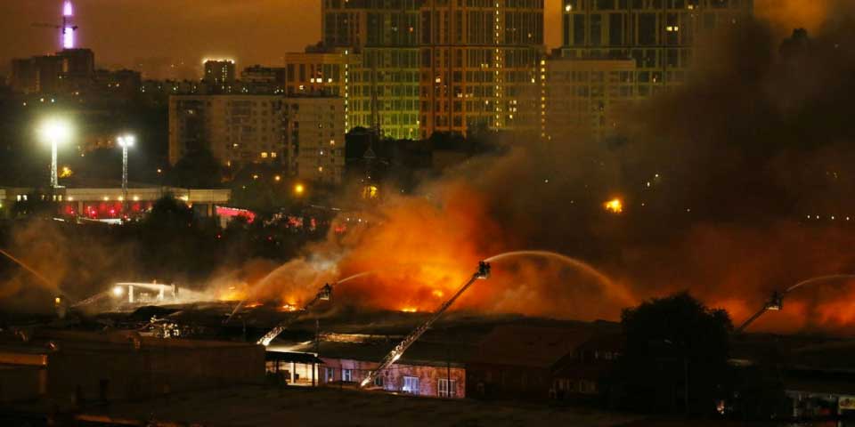 Mueren ocho bomberos por incendio en Moscú
