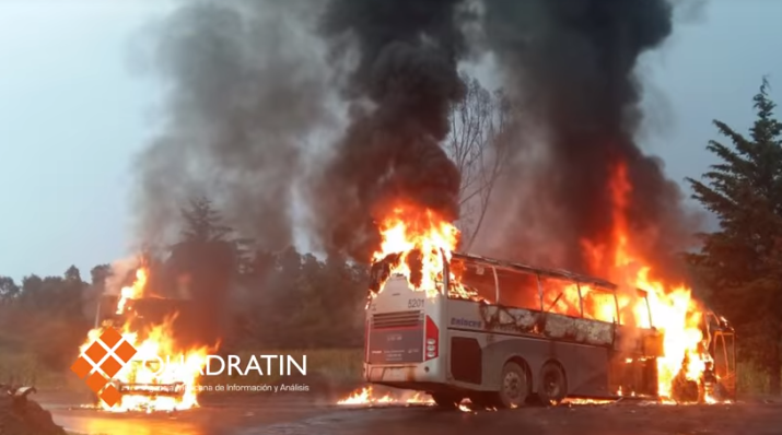 Normalistas vuelven a incendiar vehículos en Michoacán - incendio-normalistas-2
