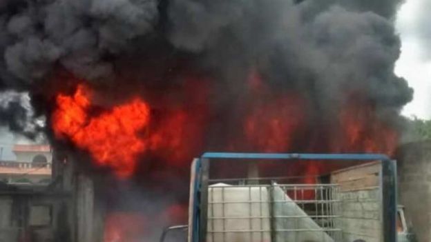 Se incendia bodega con combustible robado en Puebla