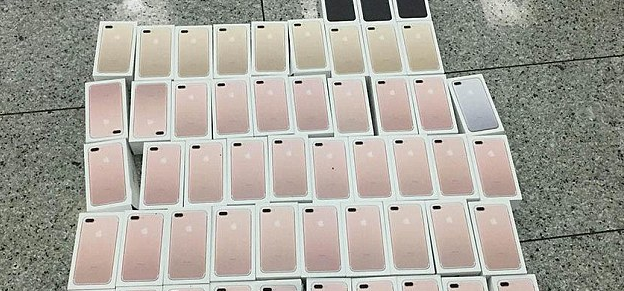 Contrabandistas intentan ingresar 400 iPhone 7 a China pegados a sus cuerpos