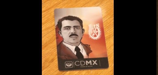 Metrobús pone en circulación tarjeta para conmemorar 80 años del IPN