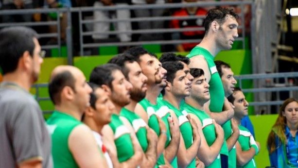 Jugador de voleibol paralímpico es uno de los hombres más altos del mundo