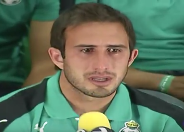 Izquierdoz llora al disculparse por malos resultados - izquierdoz-1