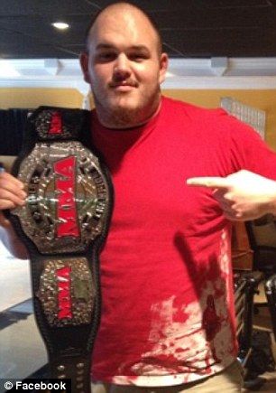 Video: peleador de MMA noquea a hombre ebrio - john-hernolm