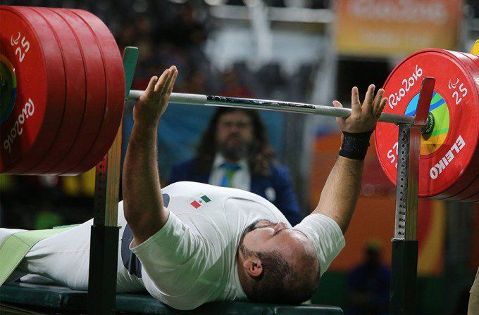 Mexicano consigue medalla de bronce en levantamiento de potencia