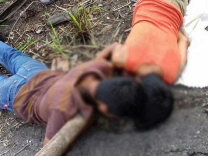 Jóvenes mueren electrocutados tras intentar cortar cocos