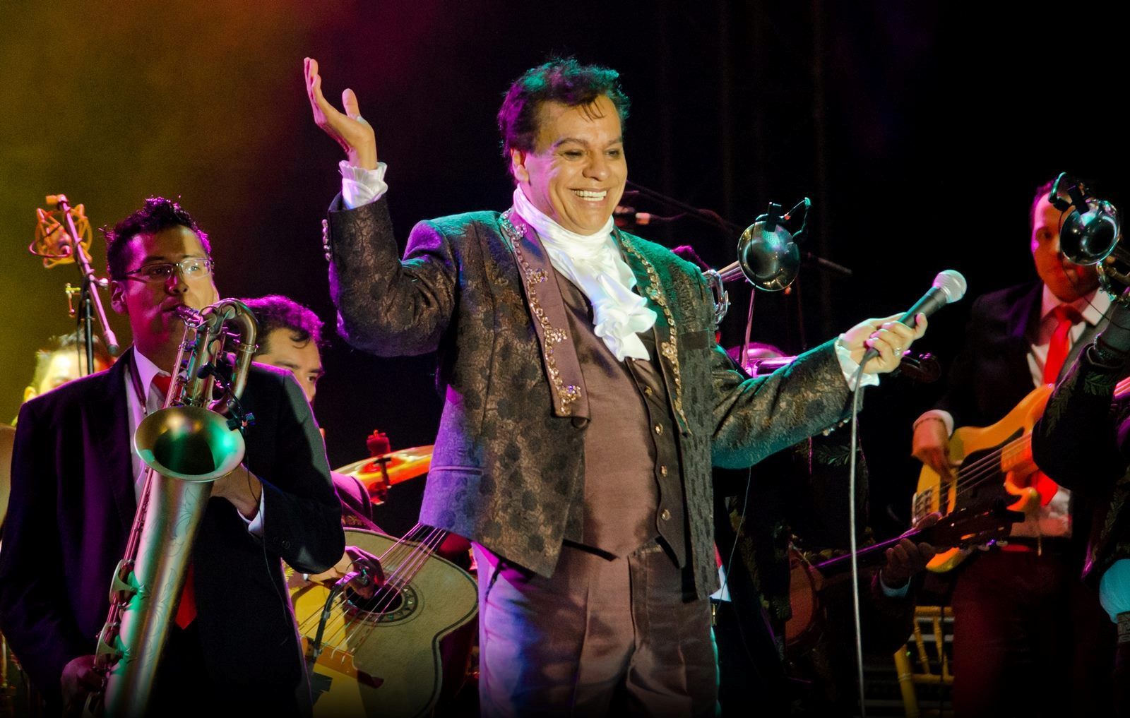 Juan Gabriel mantiene récord de reproducciones en Spotify