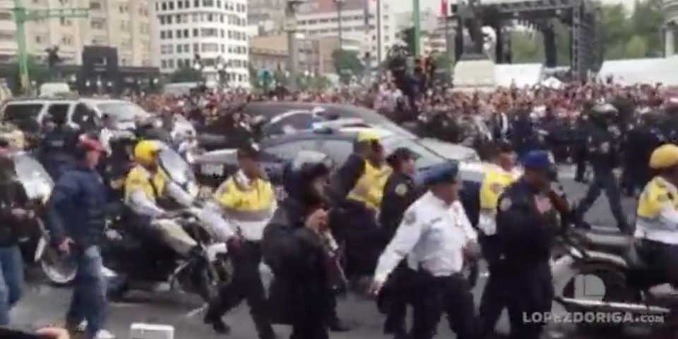 Restos de Juan Gabriel llegan al Palacio de Bellas Artes Restos de Juan Gabriel llegan al Palacio de Bellas Artes