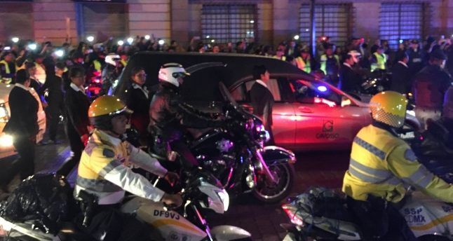 Ciudad de México se despidió de Juan Gabriel y lo acompañó hasta al AICM