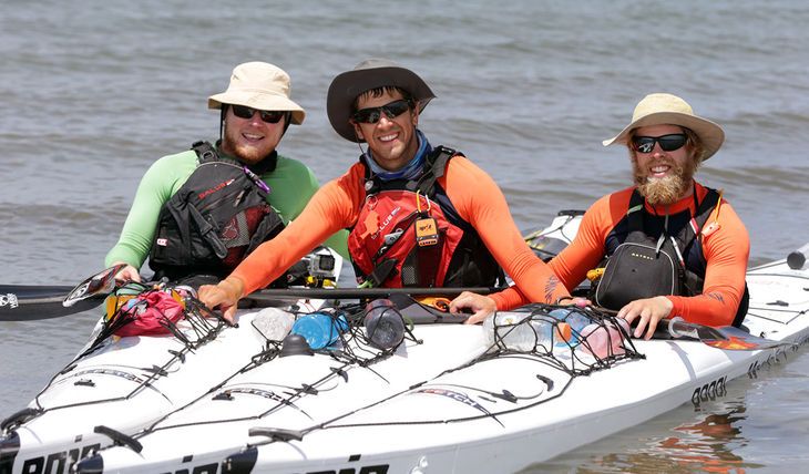 Jóvenes viajaron en kayak desde Canadá hasta el sur de México