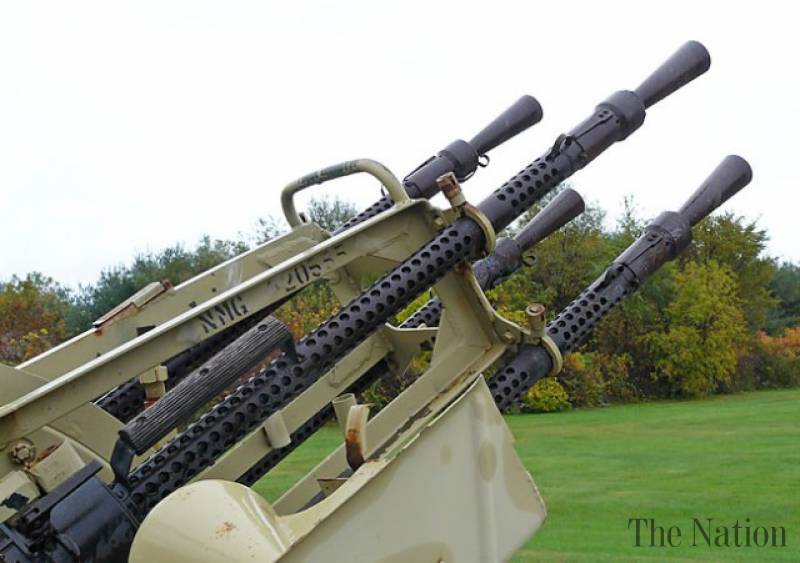 Kim Jong-un ejecutó al ministro de Educación por no sentarse bien - kim-jong-un-executes-two-north-korea-officials-using-anti-aircraft-gun-1472628230-3563