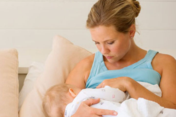 Leche materna protege de cáncer e infecciones a mujeres