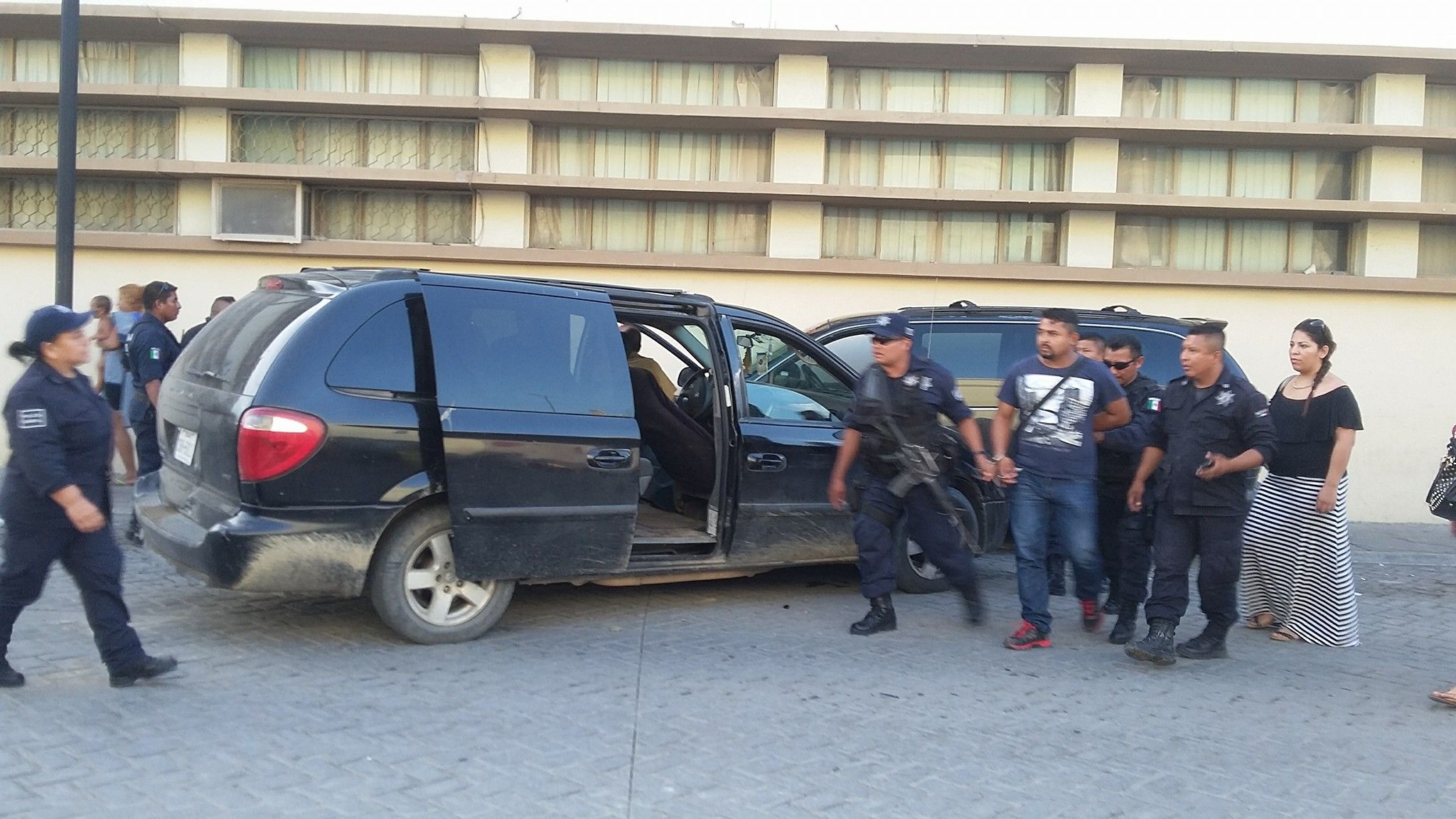 Video: mujer choca la camioneta de su expareja