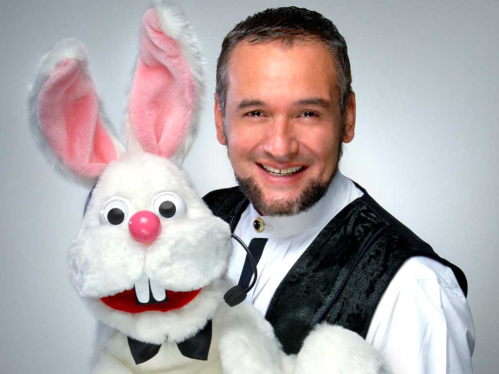 El mago Frank en riesgo de muerte por mordedura de araña