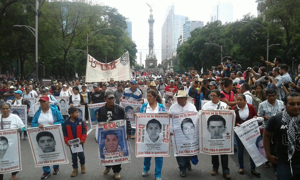 Marcha a 2 años de la desaparición de los normalistas