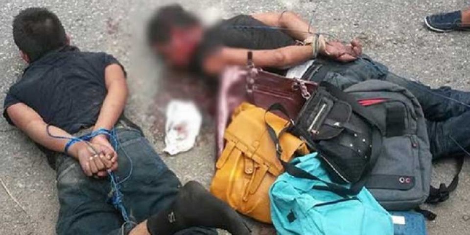 Pasajeros golpean a menor que asalta con pistola de juguete en Tabasco