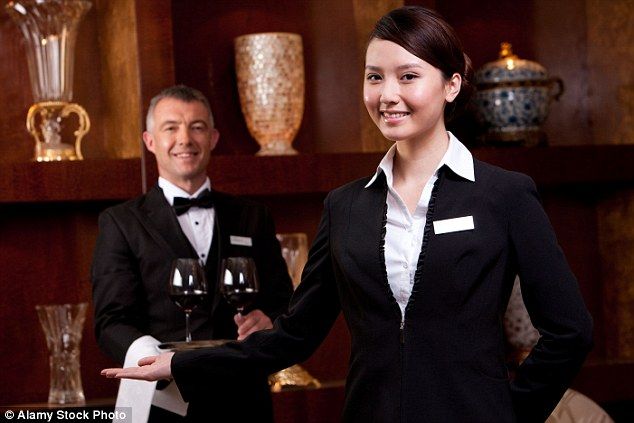 ¿Cómo cambia la forma en la que nos tratan si usamos un reloj de lujo? - mesero