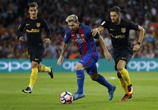 Messi se lastima en el empate del Barcelona con el Atlético - messi-lesion-atletico-mad