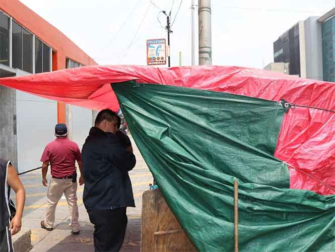 Quitan puestos ambulantes afuera del Metro Balderas - metro-balderas-1