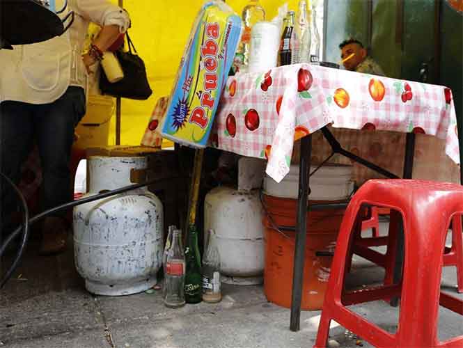Quitan puestos ambulantes afuera del Metro Balderas