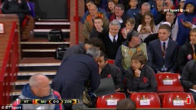 Mourinho pelea con sus cuerpo técnico durante partido - mourinho-europa-league