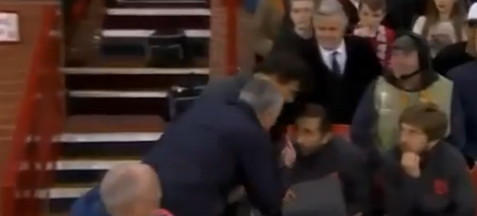 Mourinho pelea con sus cuerpo técnico durante partido - mourinho