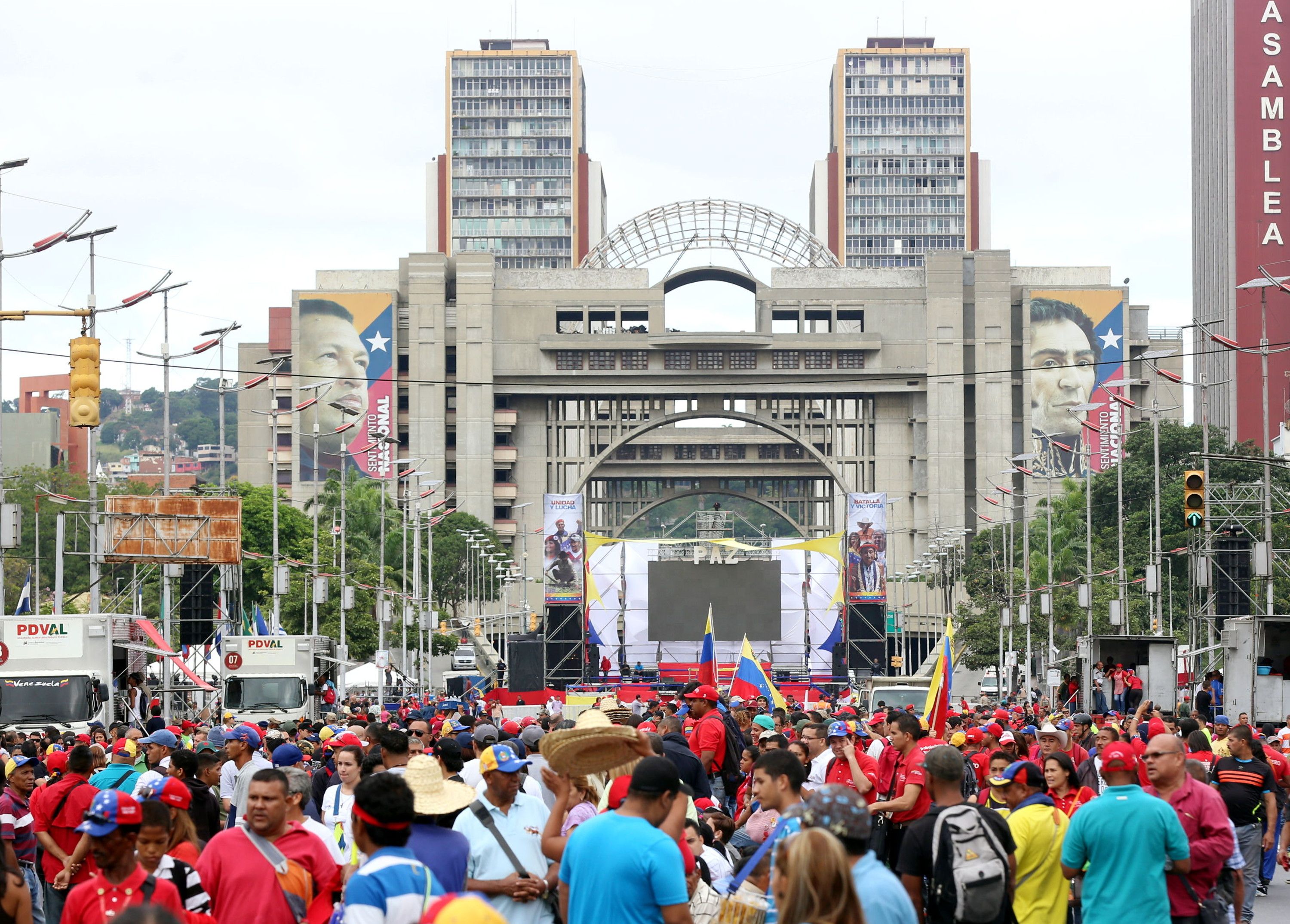 Venezolanos toman las calles y piden salida de Maduro