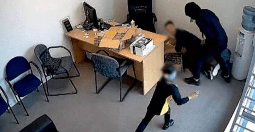 VIDEO: niña defiende a su papá de ladrón