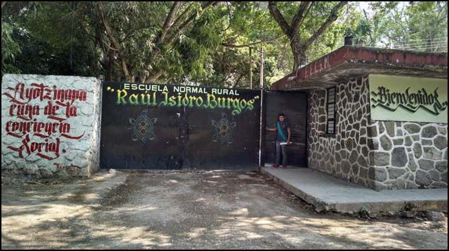 Renuncia director de la Escuela Normal de Ayotzinapa - normal-isidro-burgos