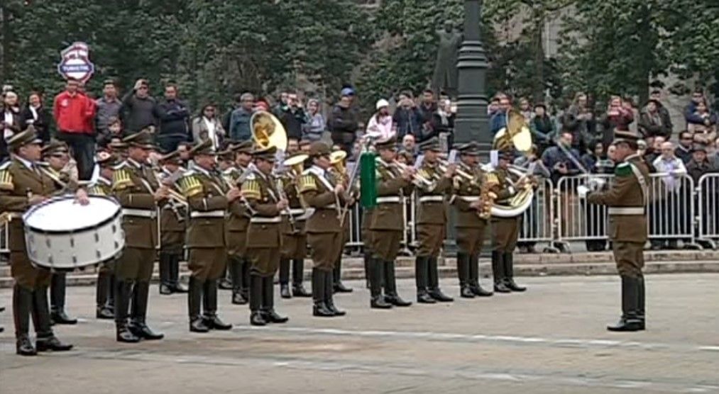 Video: homenaje a Juan Gabriel por carabineros en Chile