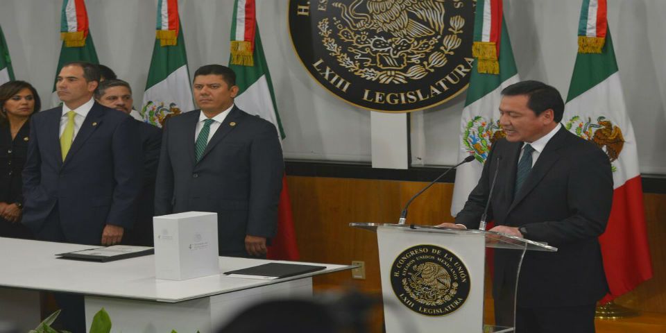 Osorio Chong entrega el Cuarto Informe de Gobierno