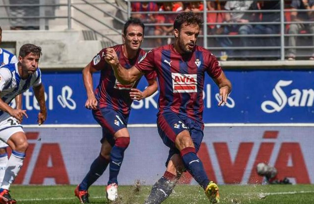 Video: cobra mal el penal y saca al balón del estadio - pedro-leon