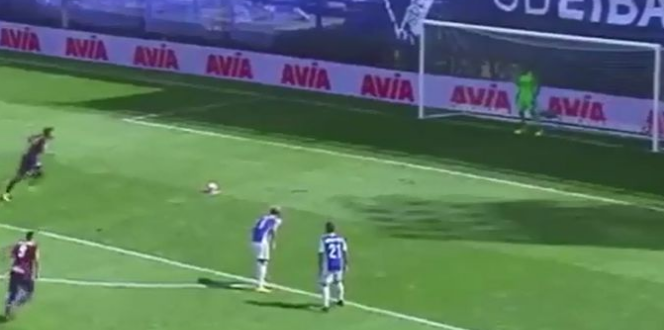 Video: cobra mal el penal y saca al balón del estadio