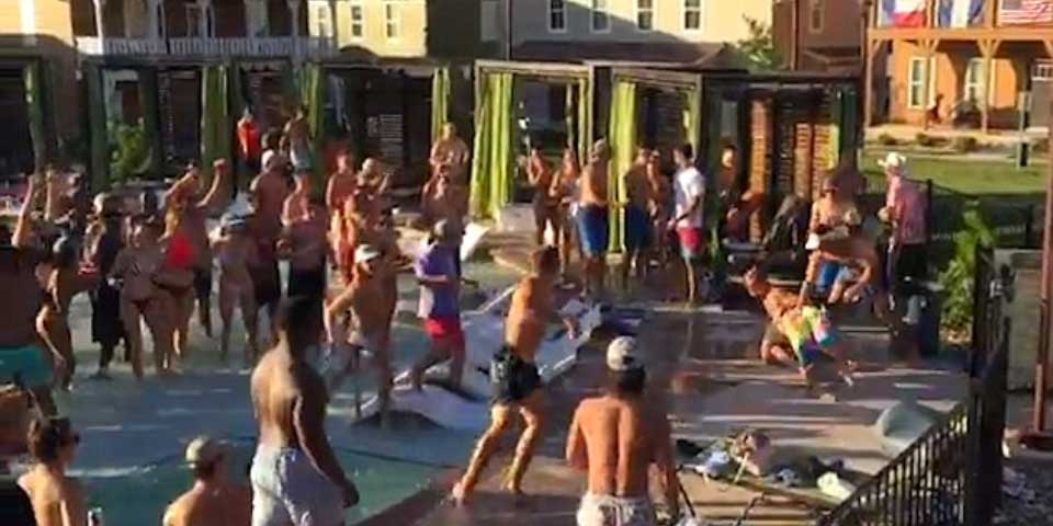 Video: turistas se enfrentan en pelea masiva en Texas
