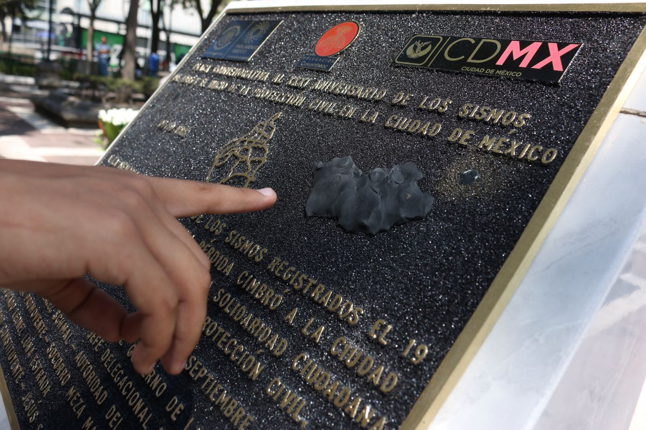 El responsable del error de la placa del sismo ya fue despedido: Socorro Meza - placa_1