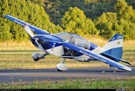 Video: piloto aterriza avión tras perder una hélice