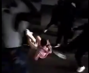 Video: hombre es arrastrado y golpeado durante protestas en Charlotte