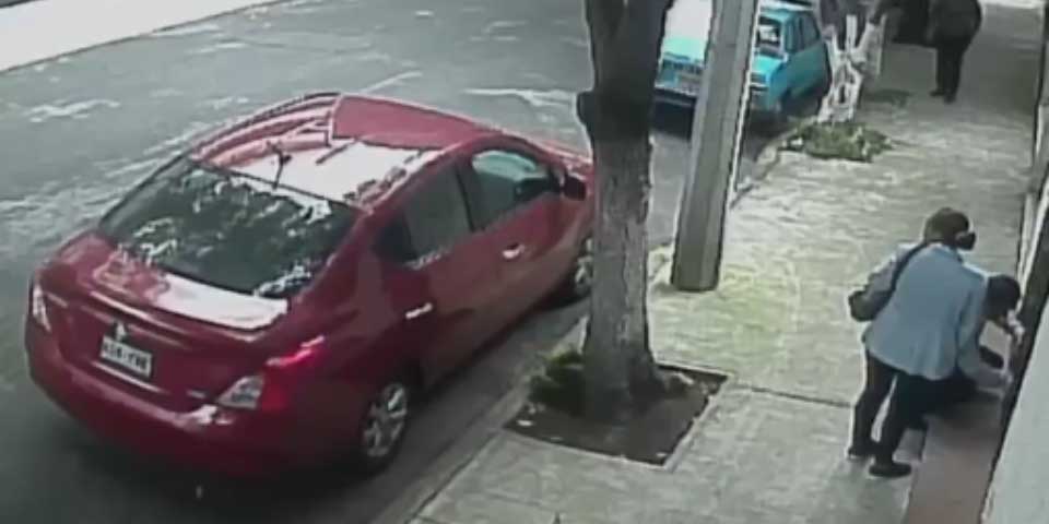 Video: roban editorial por segunda vez en el año