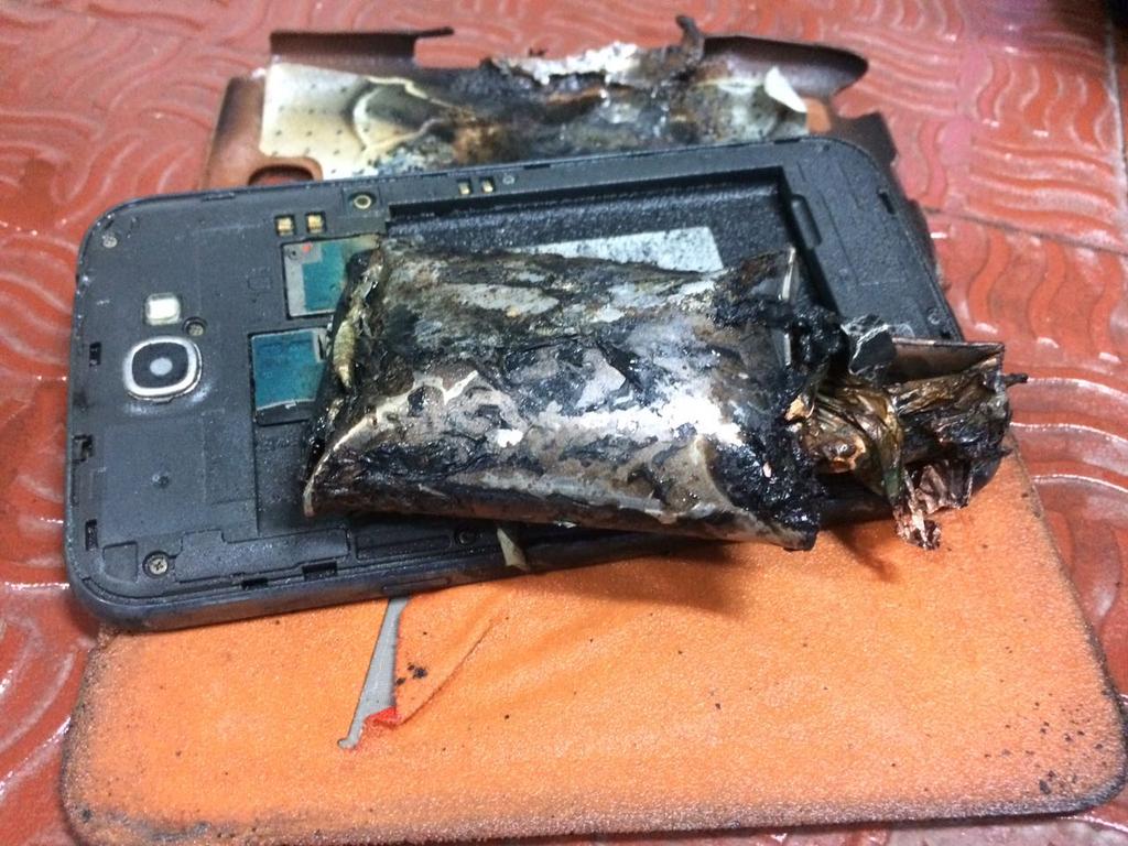 Problemas en el Note7 se derivan de malformación en la batería: WSJ - samsung-galaxy-note-avion