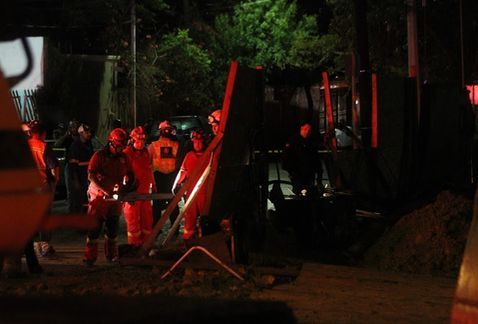 Recuperan dos cuerpos tras deslave en San Pedro