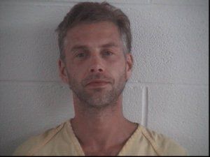 Mujer denuncia secuestro y la policía encuentra más cuerpos en el lugar - shawn-grate