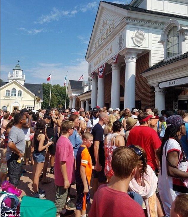 Evacuan a miles de Six Flags en EE.UU. por amenazas - six-flags-4